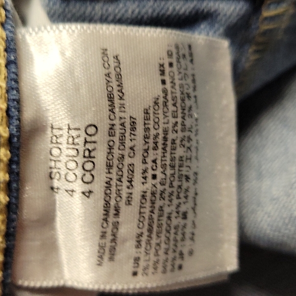 Old Navy Size 4 Short Jeans - Picture 4 of 4